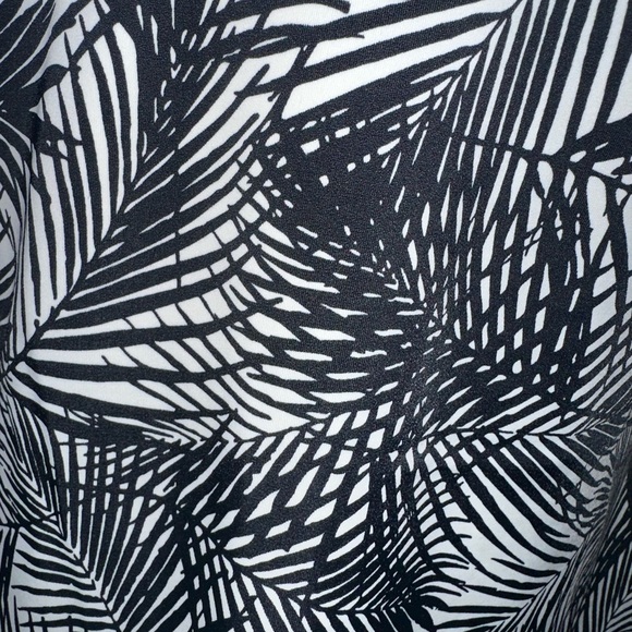 Swim 365 Ladies Tankini Swim Top Black White Palm Leaves 16W Mint Condition! - Picture 4 of 6